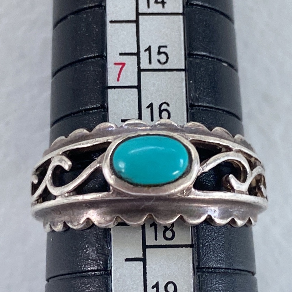 Vintage Hand Crafted Sterling Silver Navajo Turquoise Ring - Picture 5 of 10
